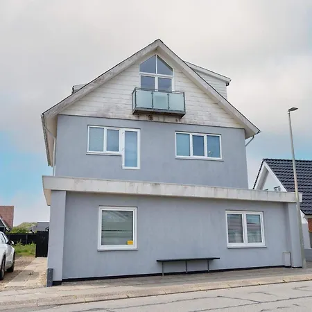 4 Person In Thyboron-by Traum *